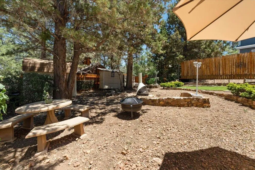 819 Holmes Lane Sugarloaf, CA 92386