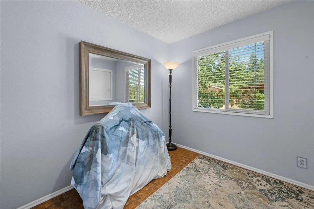 819 Holmes Lane Sugarloaf, CA 92386