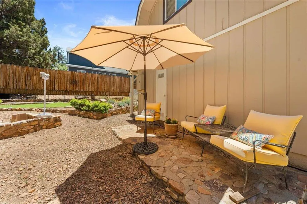 819 Holmes Lane Sugarloaf, CA 92386