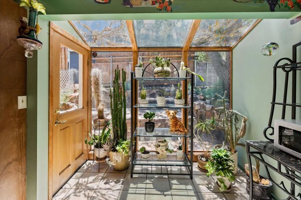 819 Holmes Lane Sugarloaf, CA 92386