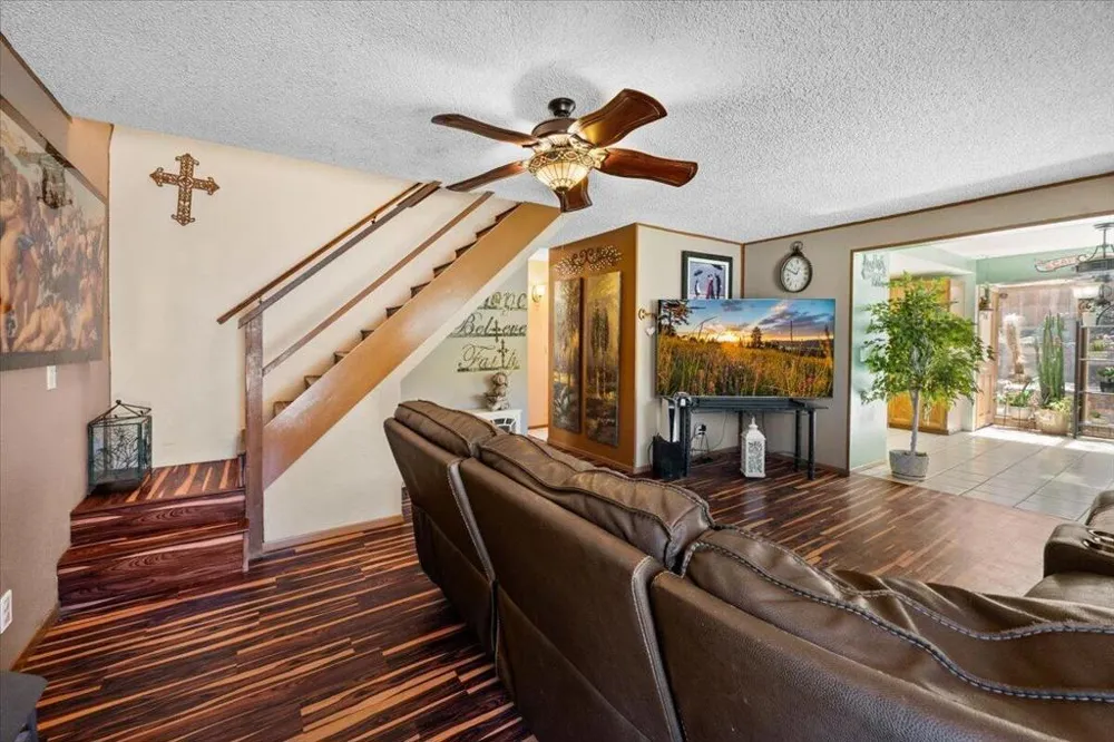 819 Holmes Lane Sugarloaf, CA 92386