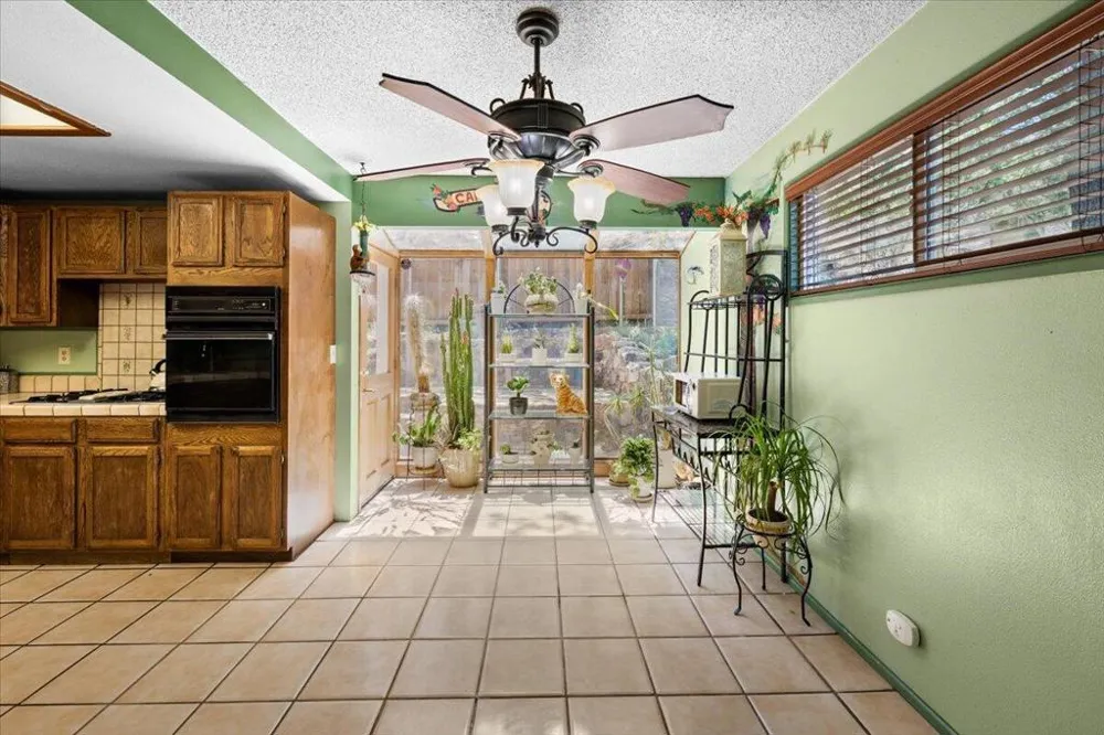819 Holmes Lane Sugarloaf, CA 92386