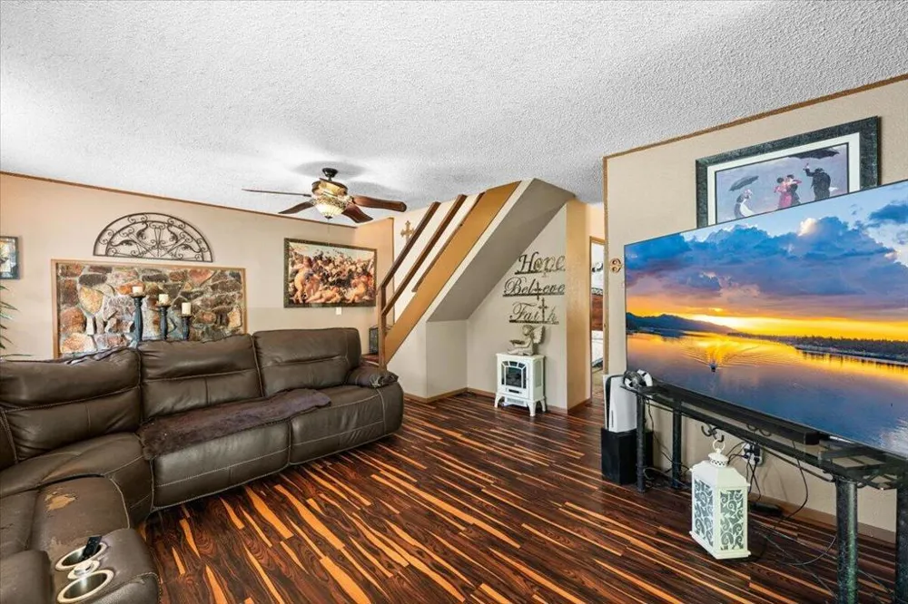 819 Holmes Lane Sugarloaf, CA 92386