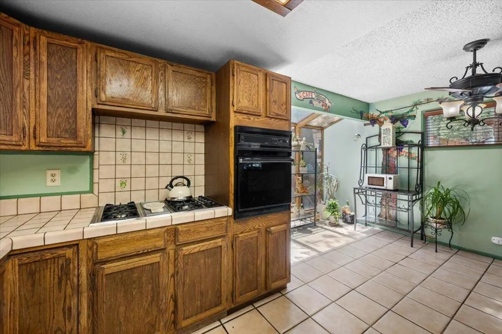 819 Holmes Lane Sugarloaf, CA 92386