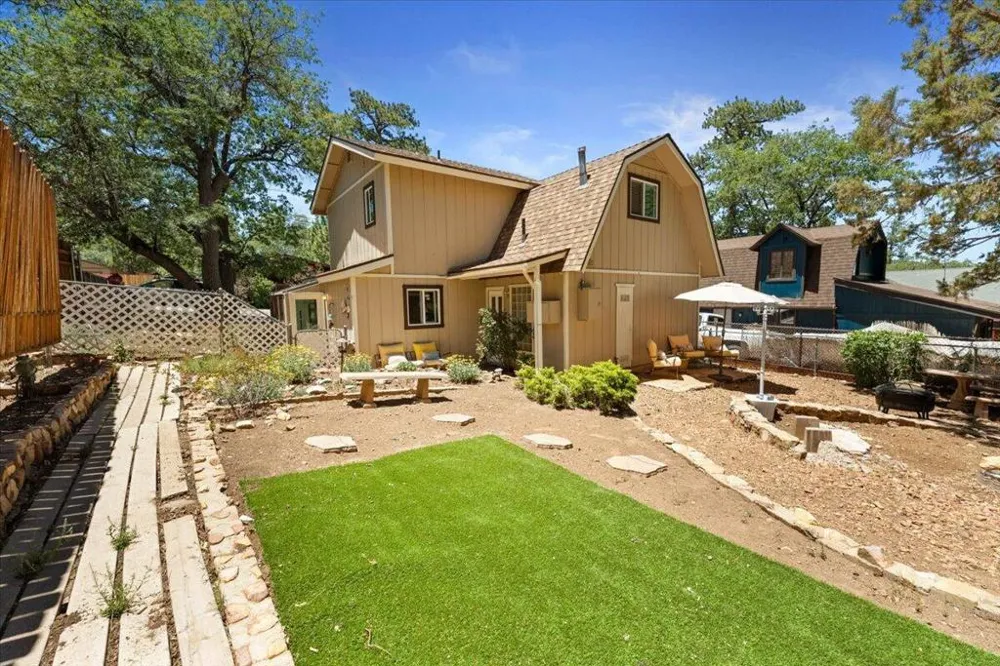 819 Holmes Lane Sugarloaf, CA 92386