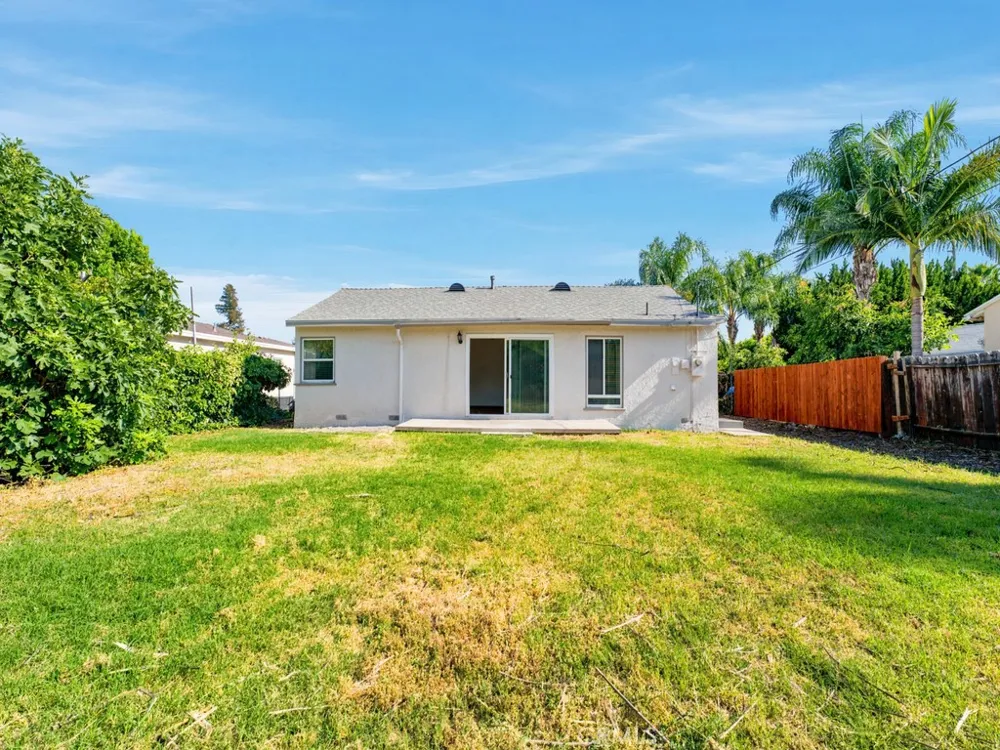 20457 Schoolcraft Street Winnetka, CA 91306