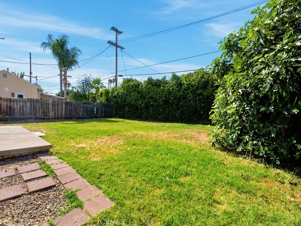 20457 Schoolcraft Street Winnetka, CA 91306