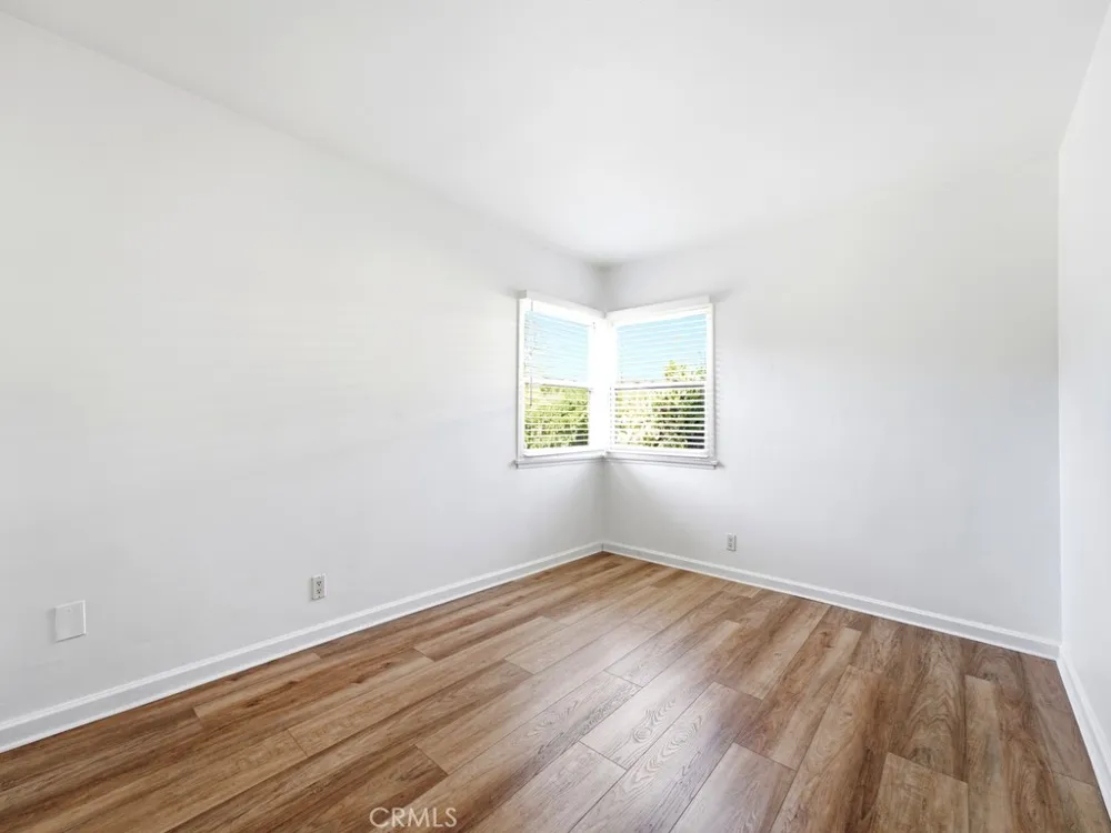 20457 Schoolcraft Street Winnetka, CA 91306