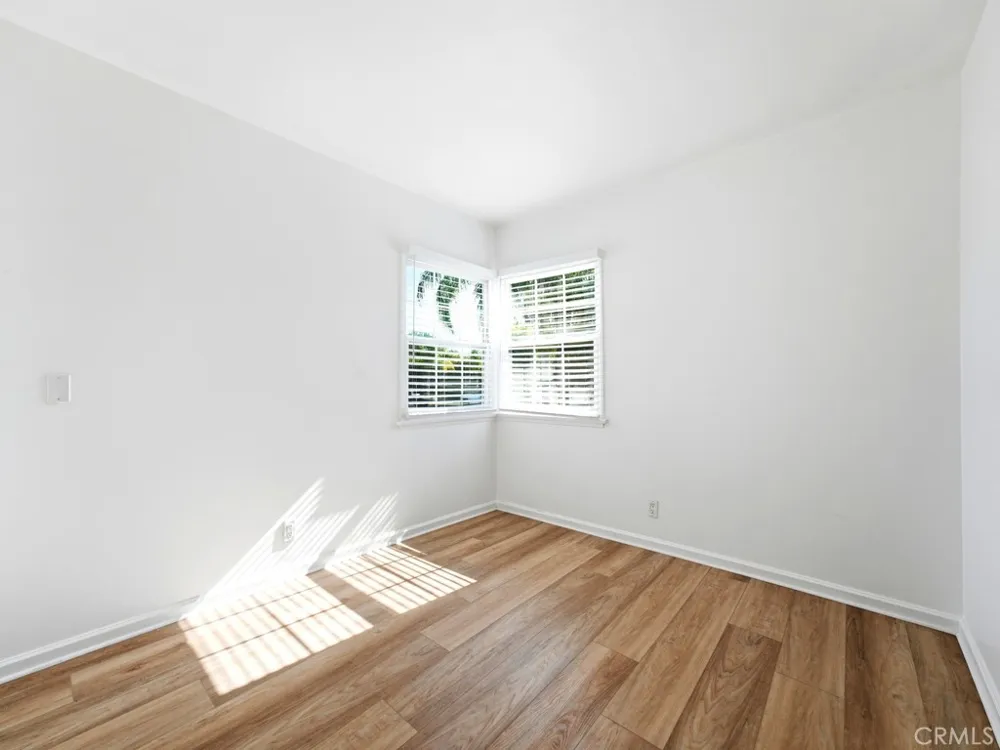 20457 Schoolcraft Street Winnetka, CA 91306