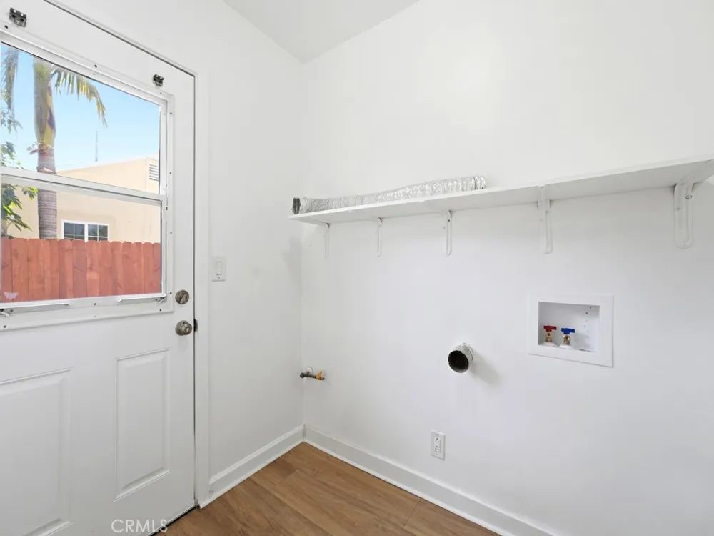 20457 Schoolcraft Street Winnetka, CA 91306