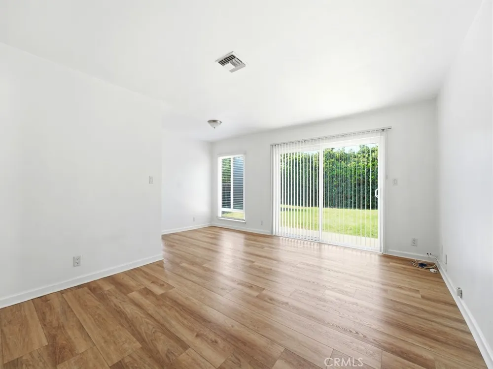 20457 Schoolcraft Street Winnetka, CA 91306