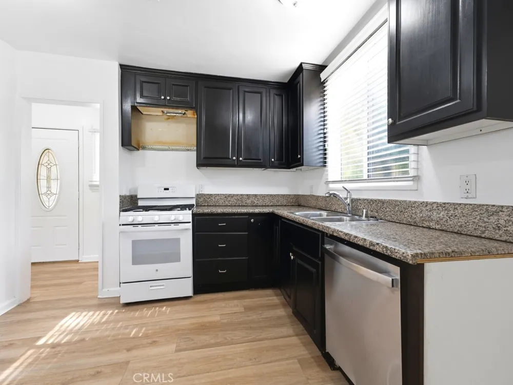 20457 Schoolcraft Street Winnetka, CA 91306
