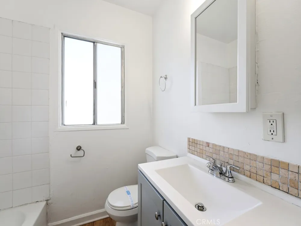 20457 Schoolcraft Street Winnetka, CA 91306