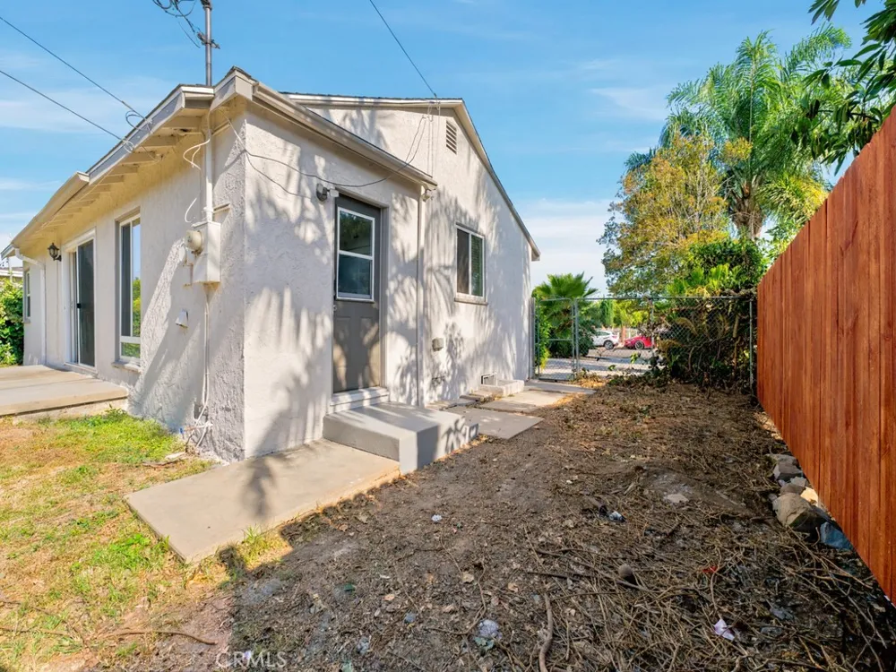 20457 Schoolcraft Street Winnetka, CA 91306