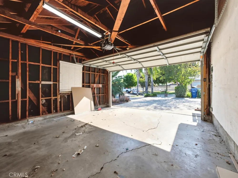 20457 Schoolcraft Street Winnetka, CA 91306