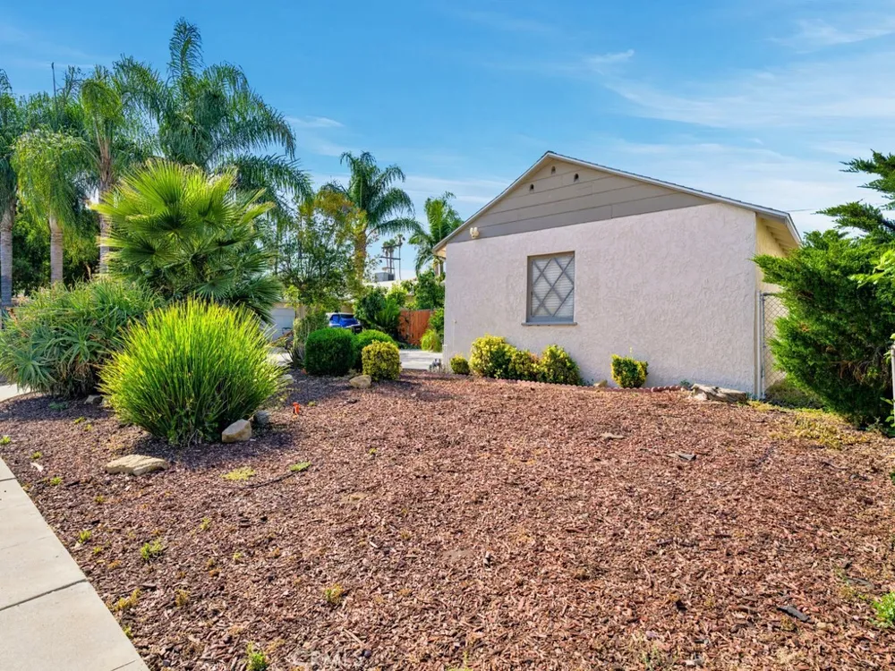 20457 Schoolcraft Street Winnetka, CA 91306