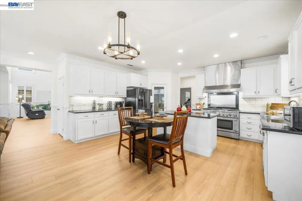 1531 Riverview Ave Tracy, CA 95377