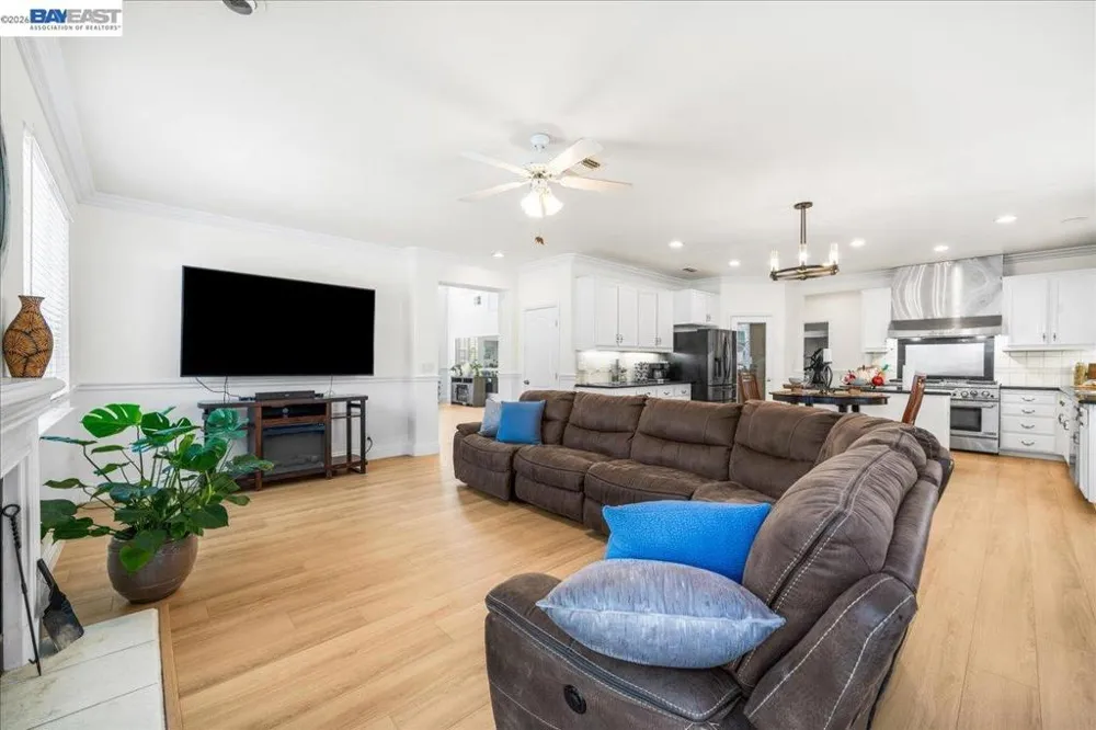 1531 Riverview Ave Tracy, CA 95377