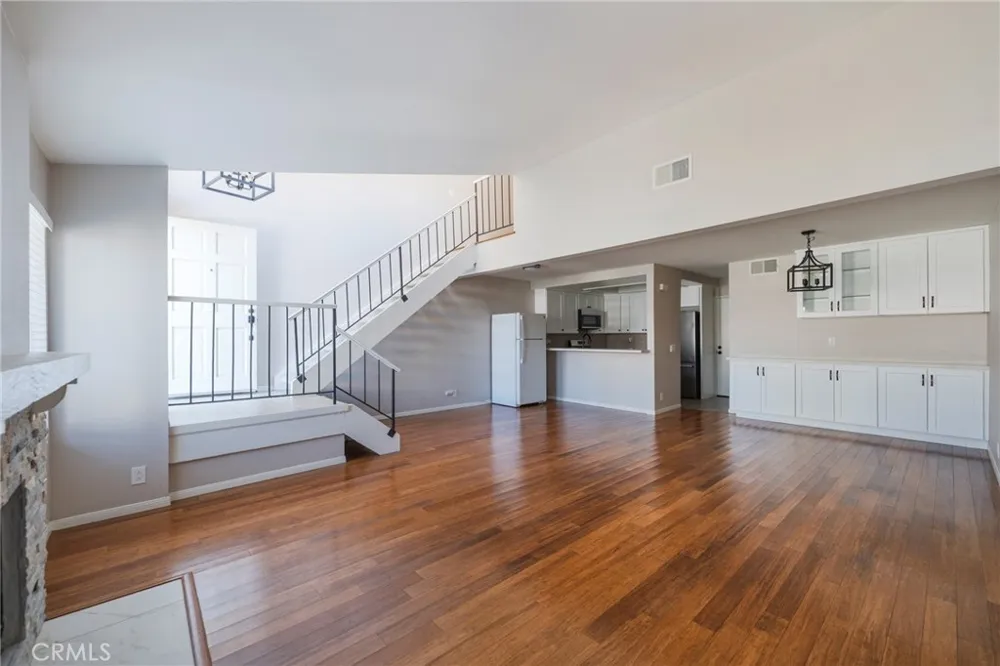 5694 E Los Angeles Simi Valley, CA 93063