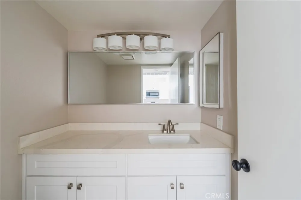 5694 E Los Angeles Simi Valley, CA 93063