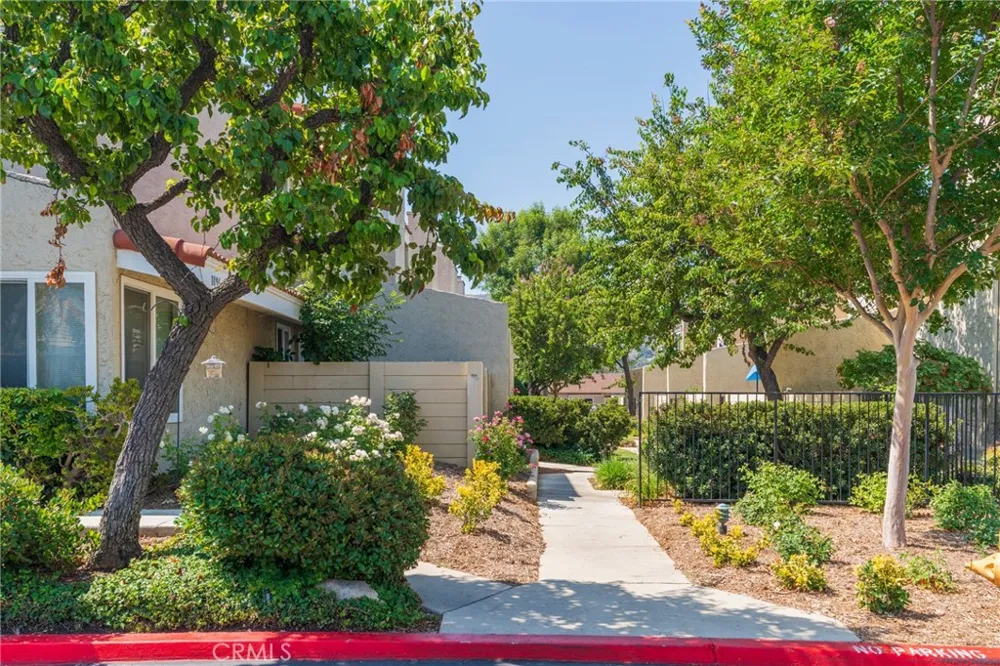 5694 E Los Angeles Simi Valley, CA 93063