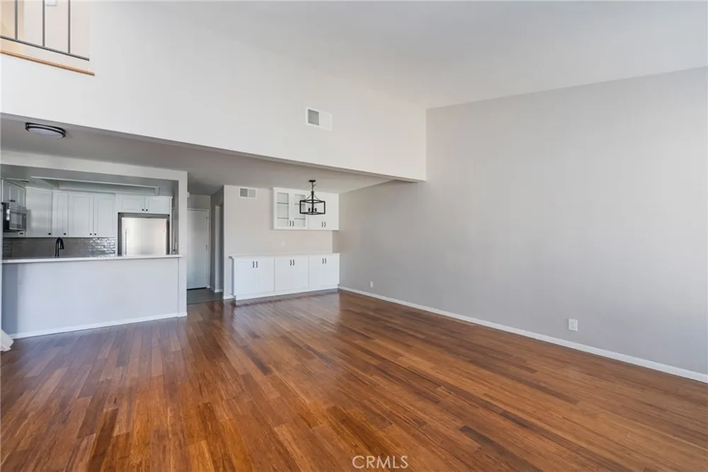 5694 E Los Angeles Simi Valley, CA 93063