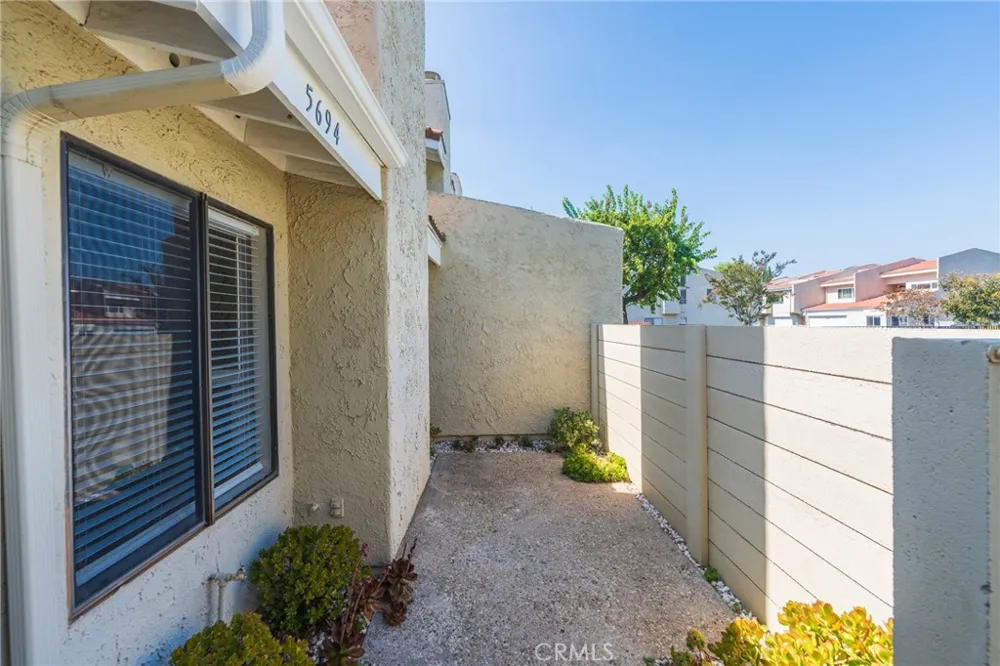 5694 E Los Angeles Simi Valley, CA 93063