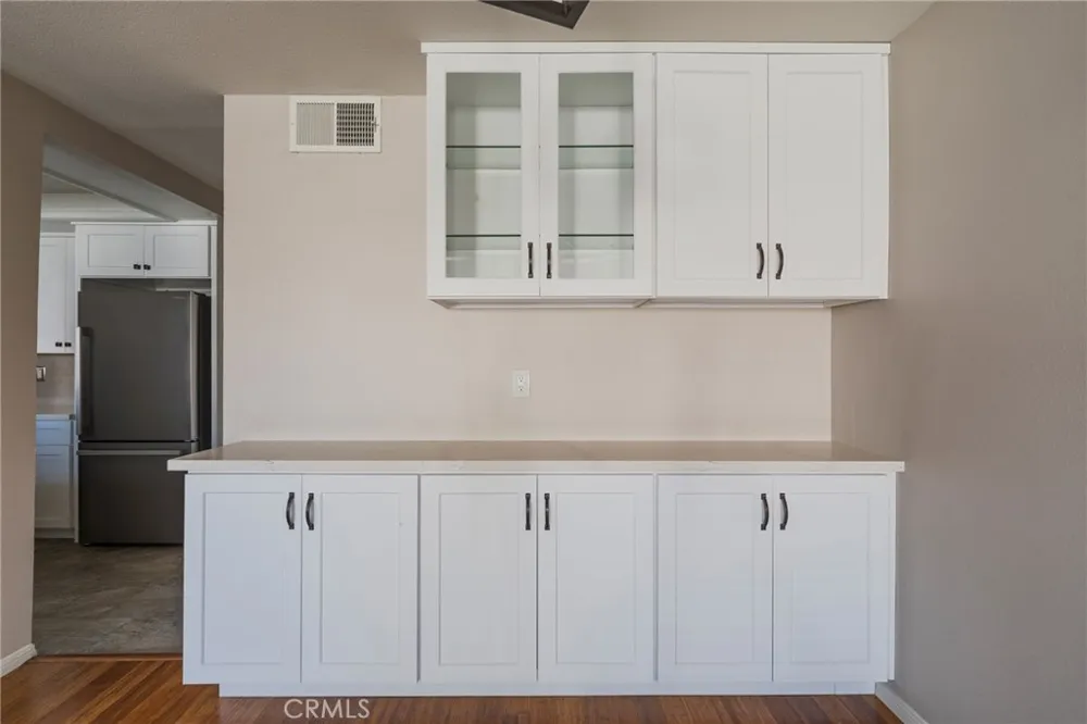 5694 E Los Angeles Simi Valley, CA 93063