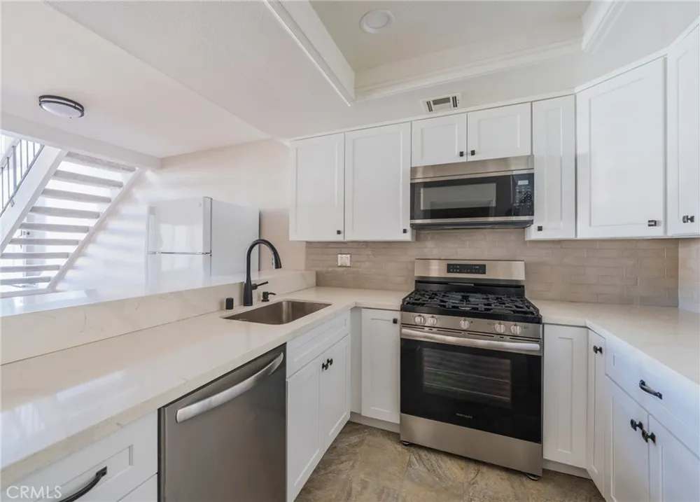 5694 E Los Angeles Simi Valley, CA 93063