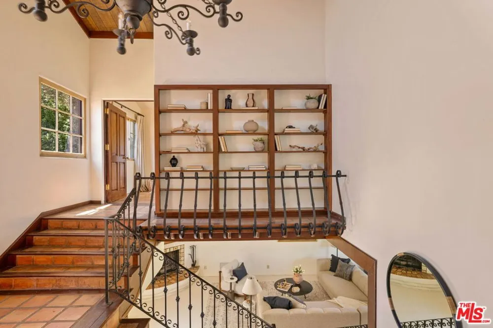 19805 Valley View Drive Topanga, CA 90290