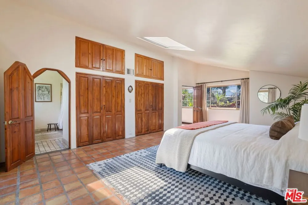 19805 Valley View Drive Topanga, CA 90290