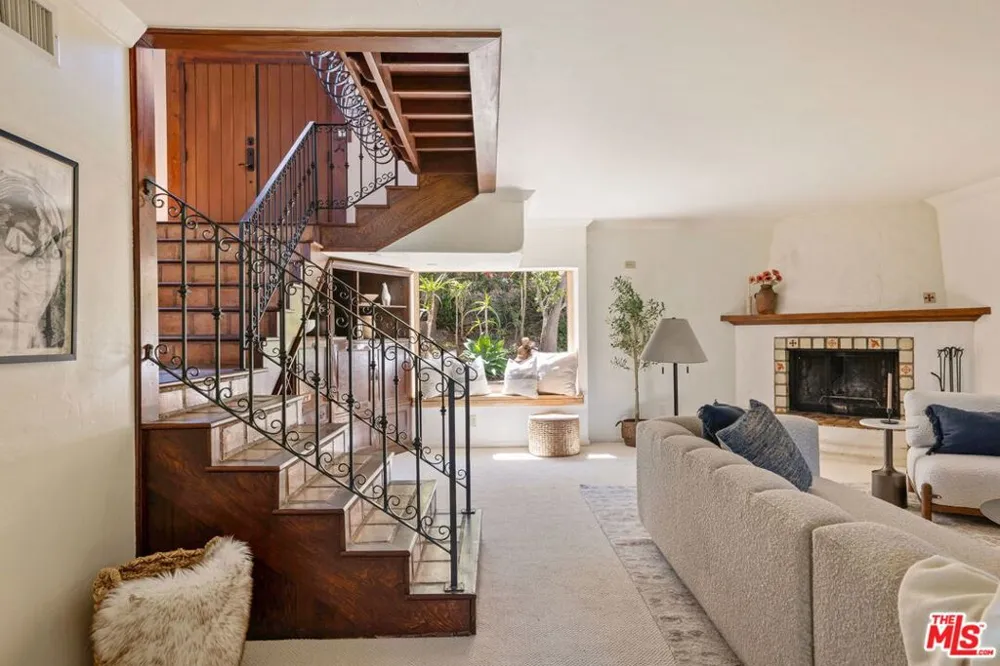 19805 Valley View Drive Topanga, CA 90290