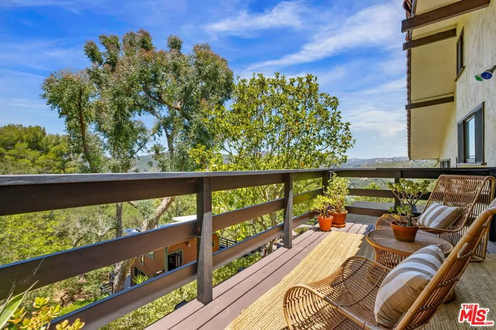 19805 Valley View Drive Topanga, CA 90290