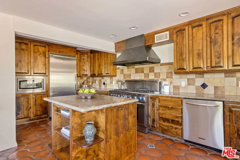19805 Valley View Drive Topanga, CA 90290
