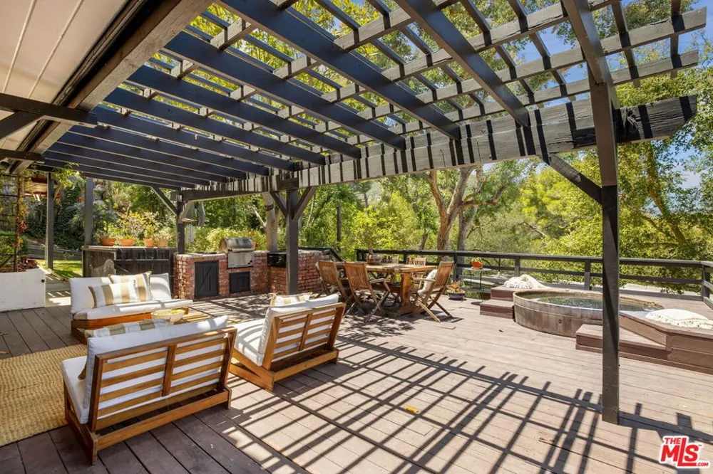 19805 Valley View Drive Topanga, CA 90290