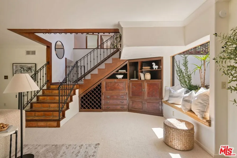19805 Valley View Drive Topanga, CA 90290