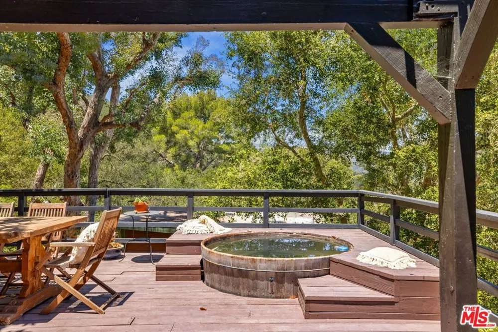 19805 Valley View Drive Topanga, CA 90290