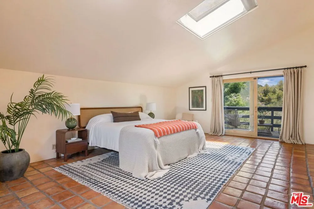 19805 Valley View Drive Topanga, CA 90290