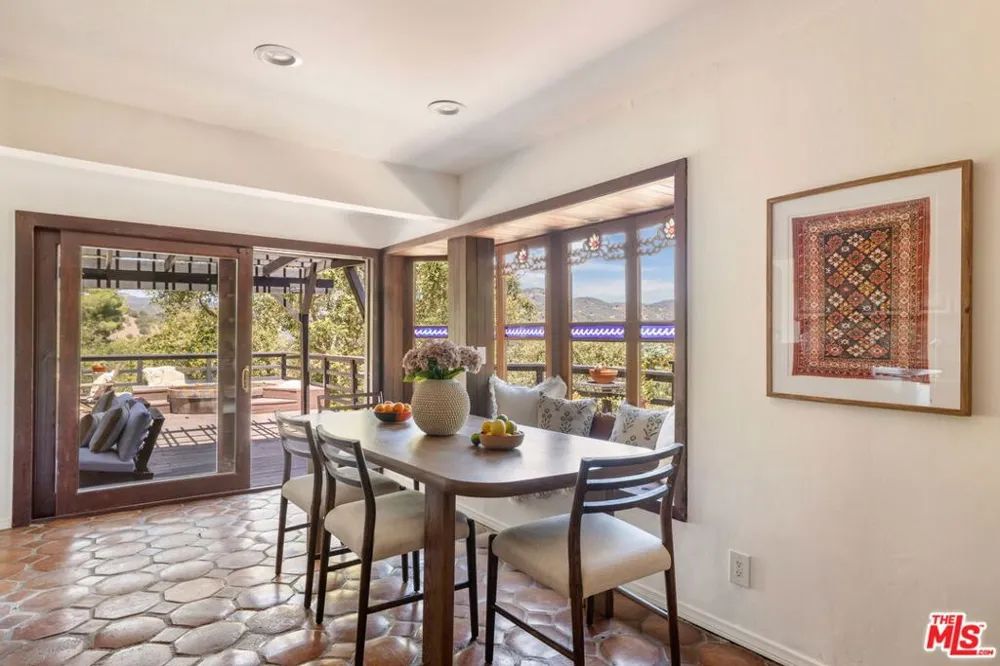 19805 Valley View Drive Topanga, CA 90290