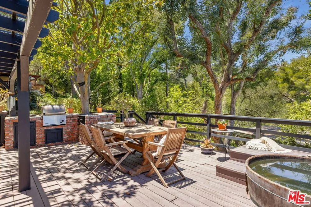 19805 Valley View Drive Topanga, CA 90290