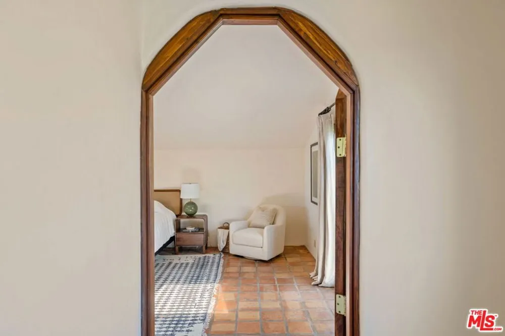 19805 Valley View Drive Topanga, CA 90290