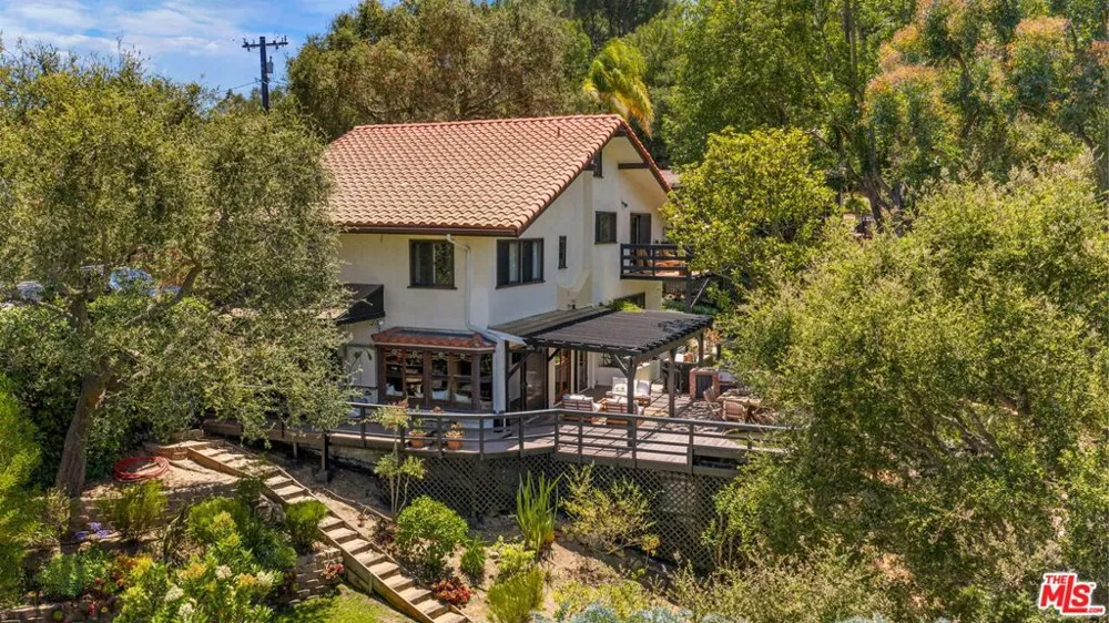 19805 Valley View Drive Topanga, CA 90290