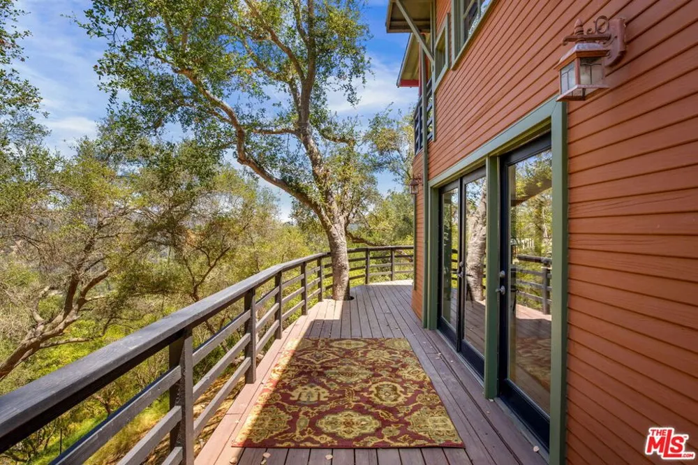 19805 Valley View Drive Topanga, CA 90290