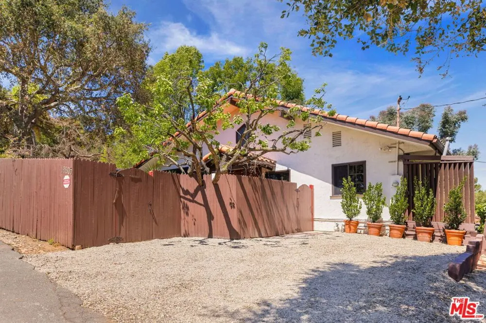19805 Valley View Drive Topanga, CA 90290