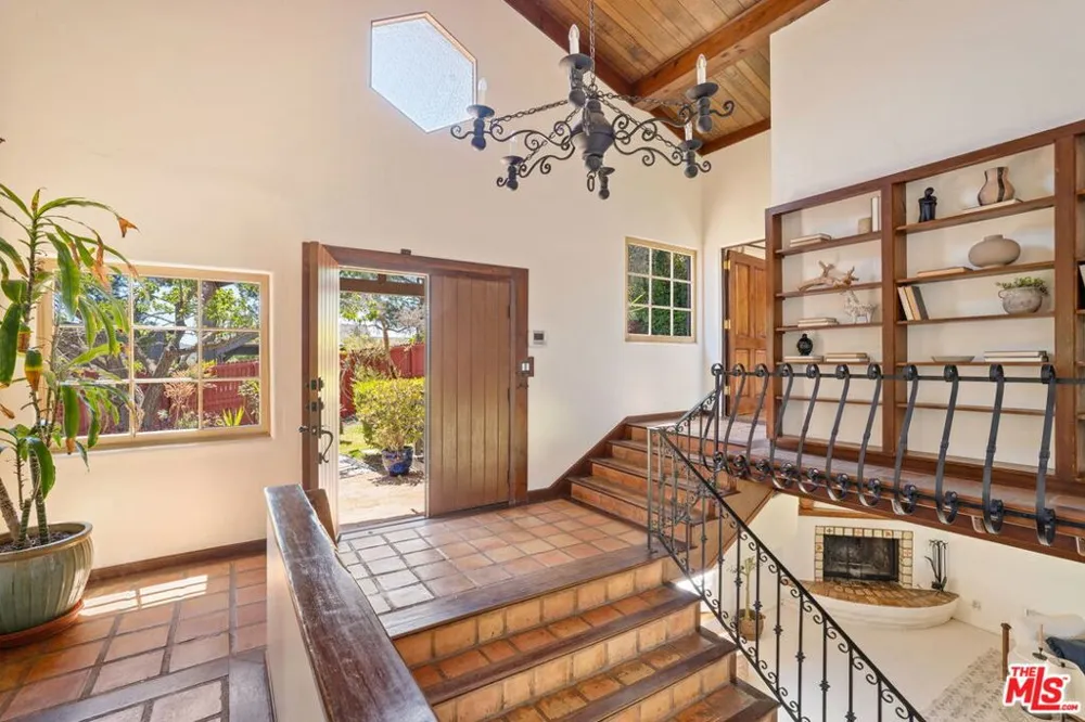 19805 Valley View Drive Topanga, CA 90290