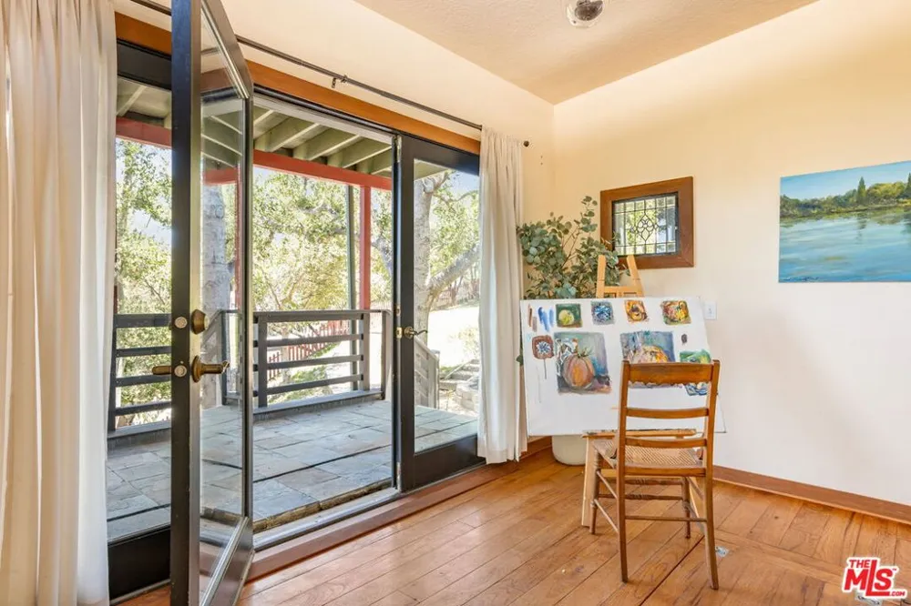 19805 Valley View Drive Topanga, CA 90290