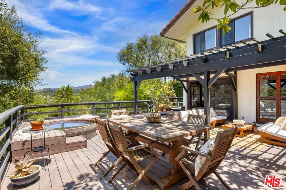 19805 Valley View Drive Topanga, CA 90290