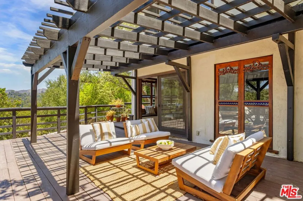 19805 Valley View Drive Topanga, CA 90290