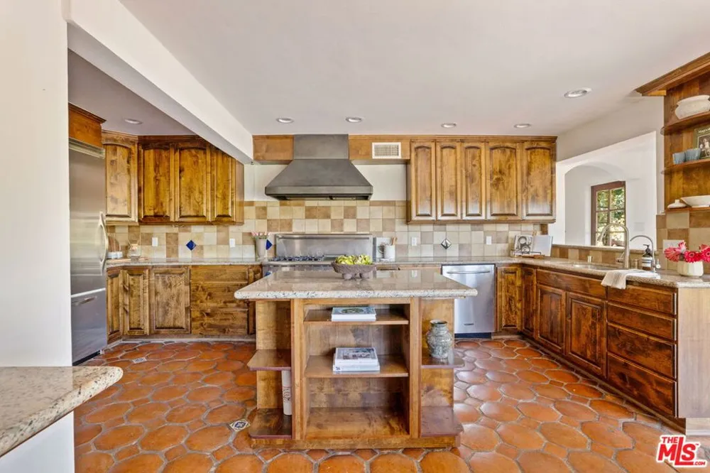 19805 Valley View Drive Topanga, CA 90290