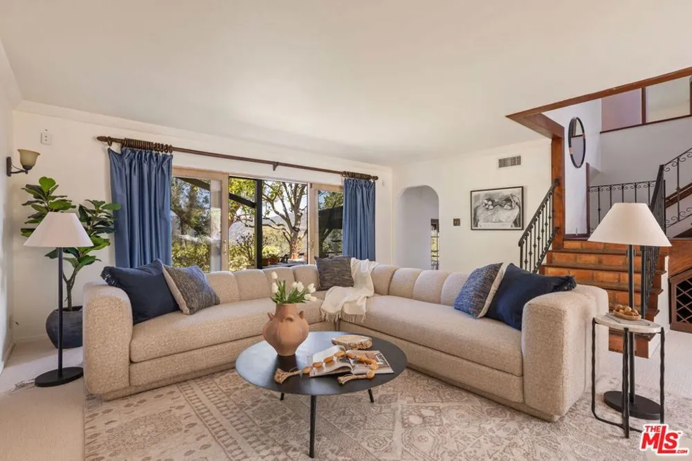 19805 Valley View Drive Topanga, CA 90290